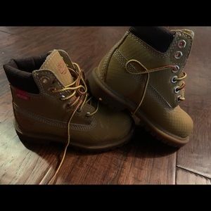 Boys size 9 Timberlands